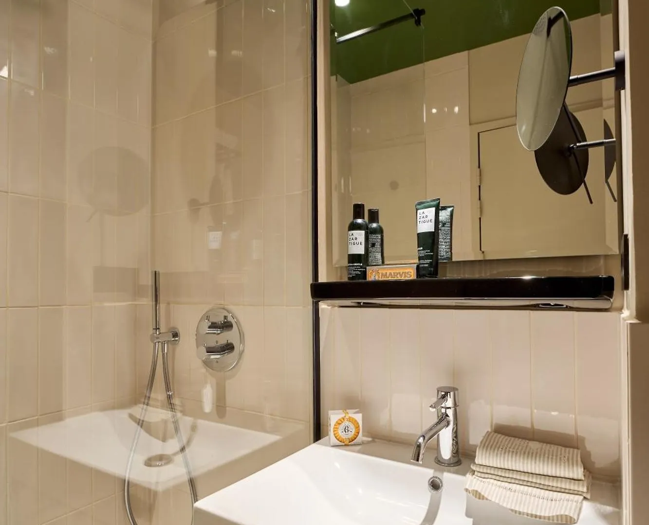 ****  Hotel Royal Elysées Párizs Franciaország