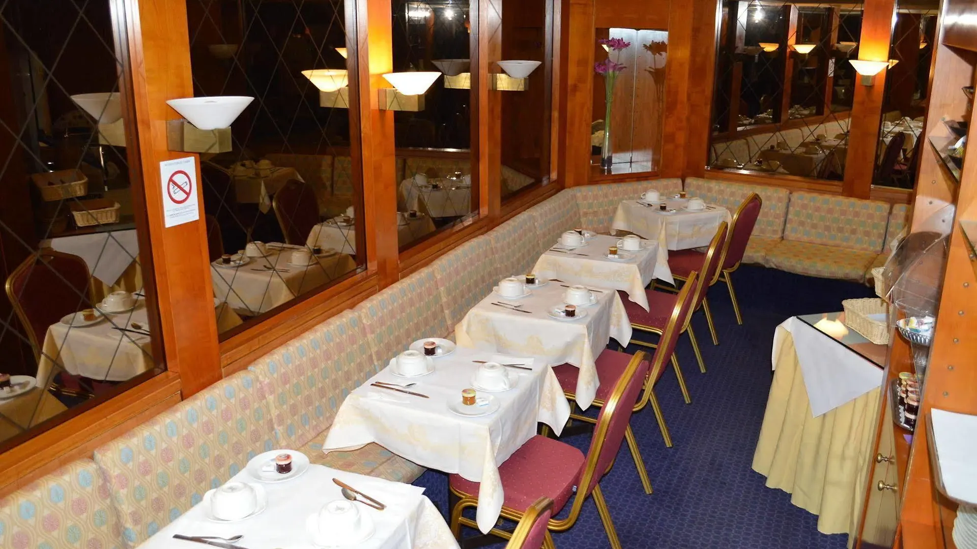 6 Vh Hotel Paris 4*,