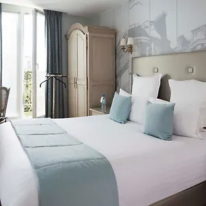 Otel Plaza Elysees, Paris
