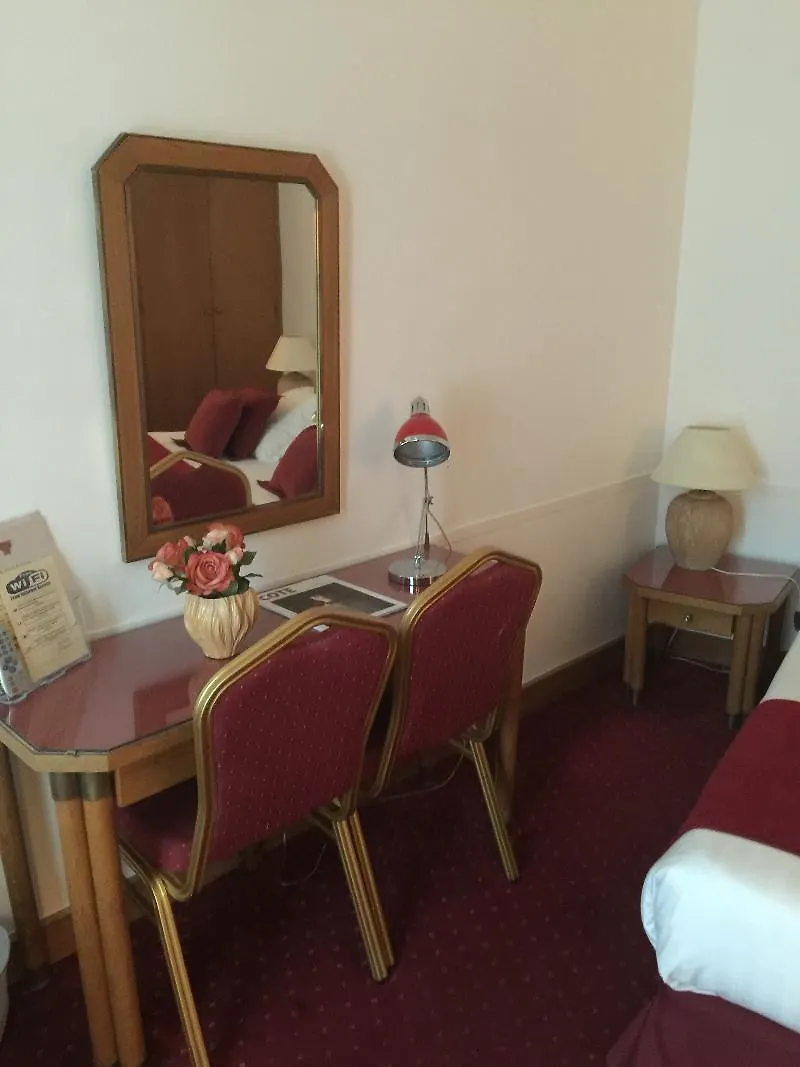 6 Vh Hotel Paris